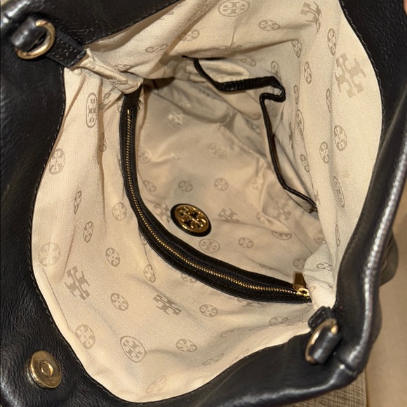 Tory Burch Crossbody Amanda Foldover Black Pebbled Leather Convertible Bag - Picture 11 of 17